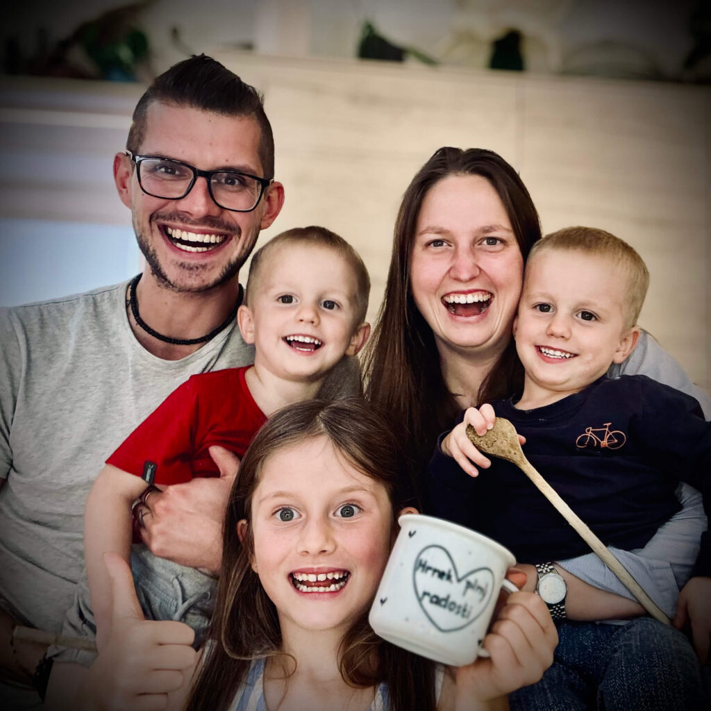 Společné rodinná fotka v kuchyni